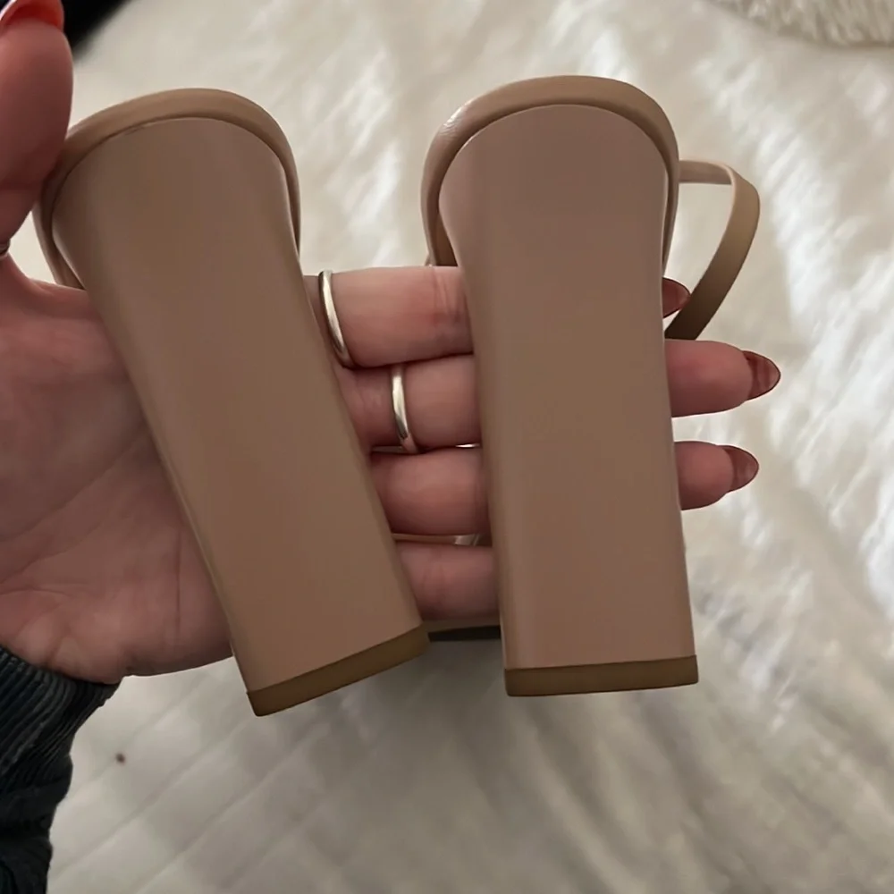 TONY BIANCO FIANCÉ SKIN CAPRETTO SHEEP NAPPA SANDAL HEELS SZ 8.5 - Picture 7 of 8